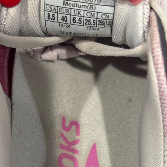 Brooks Gosht 17 Women\'s Athletic Running Shoes - Cream, Pink, Yellow